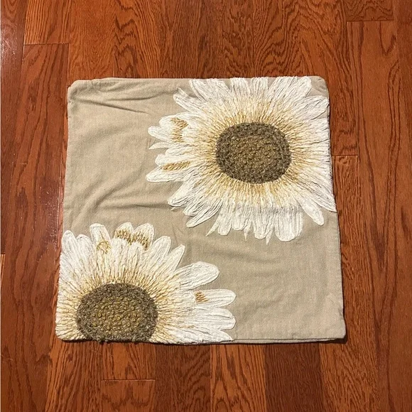 Pottery Barn Textured Cushion Cover in Cream - Picture 1 of 4